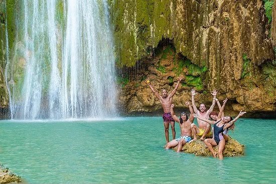 Visitantes en el Salto del Limón, Samaná